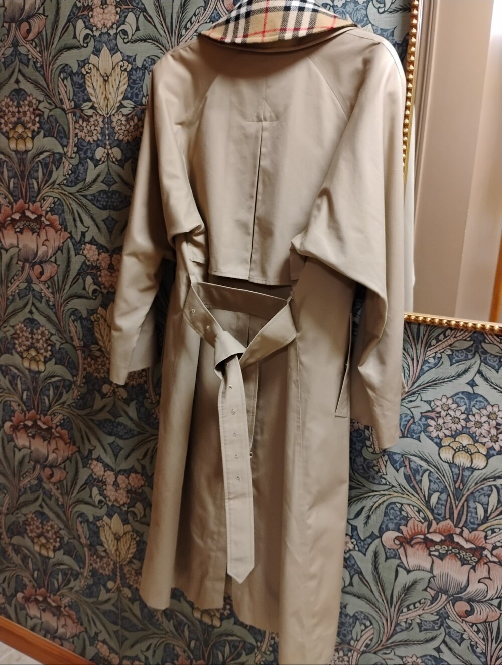 Vintage Burberry Trench Coat with Removable Collar, And Removable Liner - Picture 3 of 9
